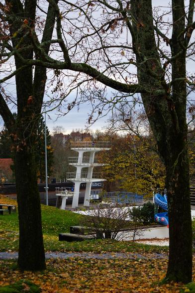 More or less the same shot as in the previous post, but without the fence.