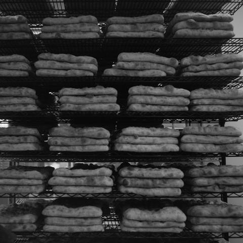 Mamiya 6 IV | Kodak Tri-X 400

Home developed in XTOL Stock | 6:00 @ 22C | Rotation

A giant rack of fresh, hot focaccia bread at an Italian sandwich shop