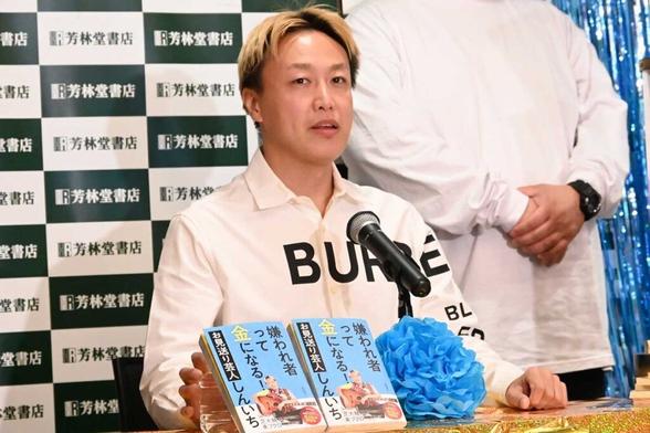 取材会に出席したお見送り芸人しんいち【写真：ENCOUNT編集部】