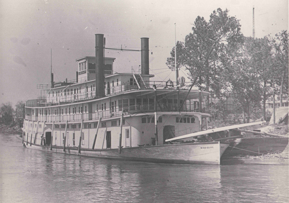 Altes Dampfschiff auf dem Mississippi, Schwarz-Weiss Foto.