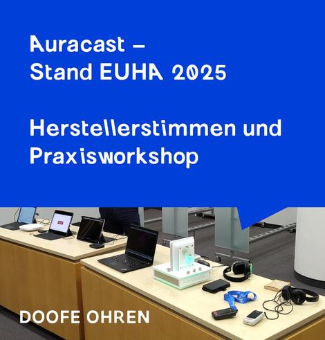 Blaue Sprechblase mit "Auracast – Stand EUHA 2025 Herstellerstimmen und Praxisworkshop", darunter ein Foto von zwei Tischen auf denen mehrere Laptops, Kopfhörer und allerlei kleinere technische Geräte liegen.