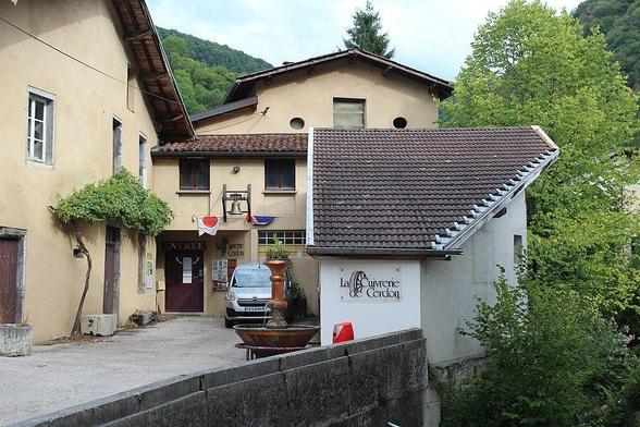 Cuivrerie de Cerdon à #Cerdon (#Ain) La cuivrerie s'installe, sur la rivière la Suisse, dès 1854. A partir de cette période, elle connaîtra un fort essor économique et technique jusque dans les premières décenn...
Suite 👉 https://monumentum.fr/monument-historique/pa01000037/cerdon-cuivrerie-de-cerdon
#Patrimoine #MonumentHistorique
Photo CC-BY-SA 4.0 : Chabe01