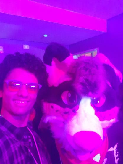 Eu posando com um furry