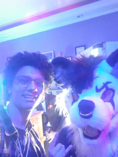 Eu posando com um furry