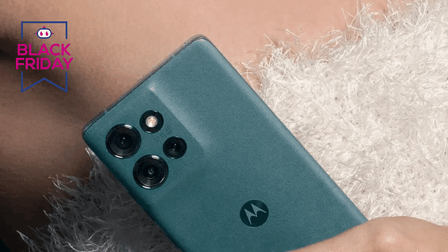 <div class="widget-produto">
            <div class="oferta ">
            <div class="widget-header">
                                    <div class="imagem">
                        <a class="title tb-block-link" href="https://tecno.click/1qm" rel="sponsored nofollow" target="_blank"><img src="https://files.tecnoblog.net/wp-content/uploads/2025/11/motorola-edge-50-5g-foto-divulgacao-1060x596.png" /></a>
                    </div>
                
                <div class="widget-info-container">
                    <div class="widget-info">
                        <a class="title tb-block-link" href="https://tecno.click/1qm" rel="sponsored nofollow" target="_blank">Motorola Edge 50</a>
                        <a class="price tb-block-link" href="https://tecno.click/1qm" rel="sponsored nofollow" target="_blank">R$ 1.565,01</a>
                    </div>
                                            <div class="discount"><s>R$ 2.999,00</s><b>48% OFF</b></div>
                                    </div>

                                    <hr class="tb-divider" />

                    <div class="pros-cons">
                        <div class="pros">
                            <span>Prós</span>
                            <ul>
                                                                        <li>Tela POLED de 6,7&#8243; com 120 Hz e HDR10+</li>
                                                                            <li>Câmera principal de 50 MP com OIS</li>
        