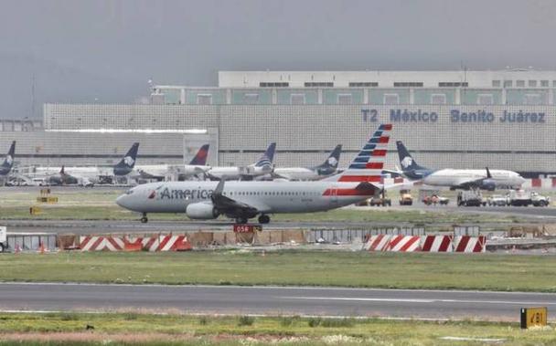 Aviones en la T2 del AICM