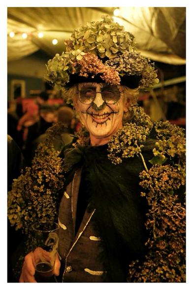 Another floral ‘Who Knows What’ smiles into the lens.