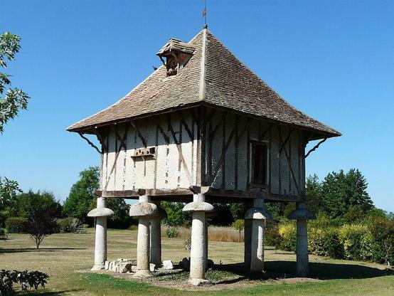 Manoir du Bout du Pont à #Agnac (#LotEtGaronne) Le manoir faisait autrefois partie des propriétés des Templiers de la Sauvetat-du-Dropt. Le pigeonnier repose sur neuf colonnes de pierre dont le haut est terminé...
Suite 👉 https://monumentum.fr/monument-historique/pa00084057/agnac-manoir-du-bout-du-pont
#Patrimoine #MonumentHistorique
Photo CC-BY-SA 4.0 : Père Igor