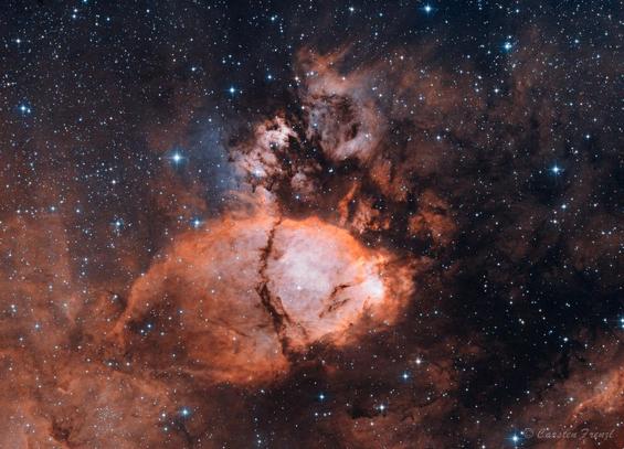 IC 1795 - de Vissenkopnevel in het sterrenbeeld Cassiopeia.
