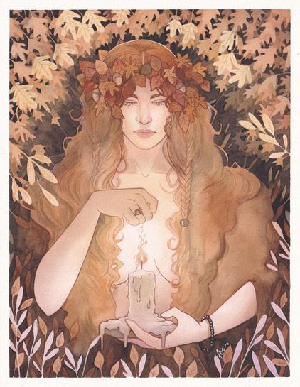 Une aquarelle aux couleurs ocre, fauve, brun et or d'une sorcière coiffée de feuillages automnaux, tenant une chandelle allumée dans les mains.