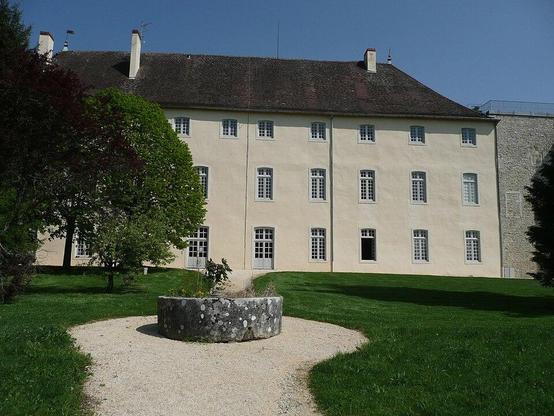 Ancien château à #PontdAin (#Ain) Château composé d'un bâtiment rectangulaire remanié au milieu du XVIIIe siècle sur trois niveaux, plus les combles. Au nord de ce corps principal, une porte ouvre sur une cour ...
Suite 👉 https://monumentum.fr/monument-historique/pa00116532/pont-dain-ancien-chateau
#Patrimoine #MonumentHistorique
Photo CC-BY-SA 4.0 : Matt7660