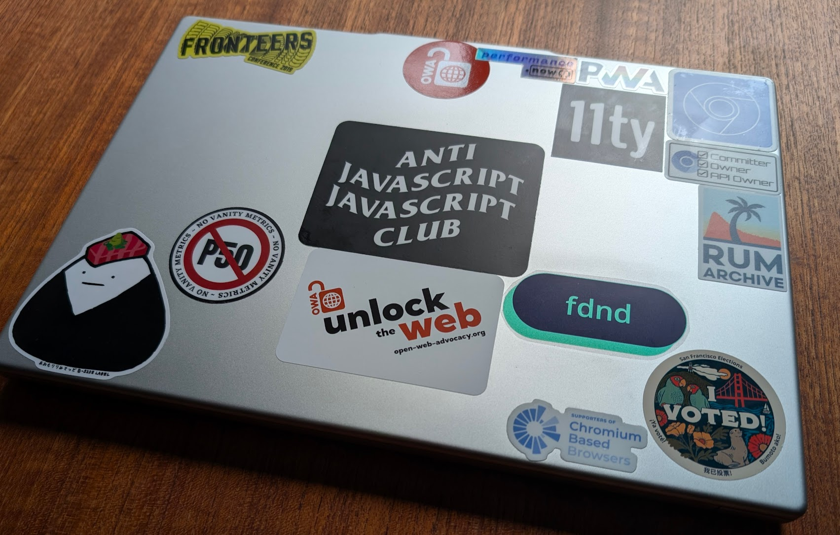 A cool "fdnd" sticker on my personal laptop.
