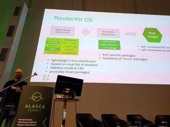 Thomas Liske presenting Routerkit.