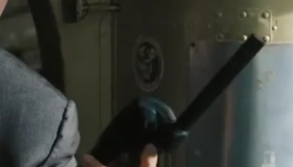 Nicolas Cage holding the Iridium 9505 in his hand.