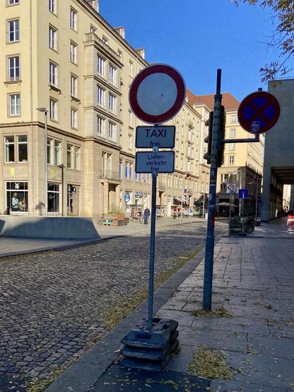 Sperrscheibe an der Seestraße erlaubt nur Taxis und Lieferverkehr.