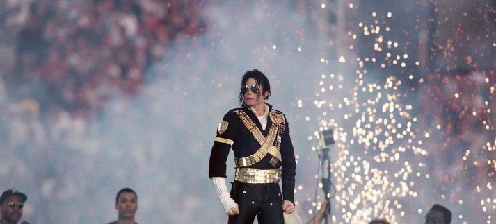 Michael Jackson durante el medio tiempo de la Super Bowl de Pasadena, California en 1993. / Steve Granitz