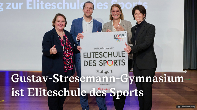 Sportministerin Theresa Schopper auf einem Gruppenbild. Das Gustav-Stresemann-Gymnasium wurde in den Kreis der Eliteschulen des Sports aufgenommen.