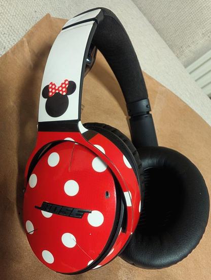 Bose QC35 headphones with Minnie mouse skin