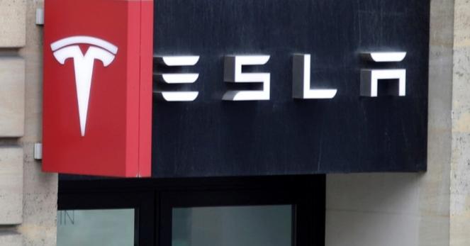 テスラの「FSD」、中国で来年初めにも全面認可 マスク氏が予想 | ロイター