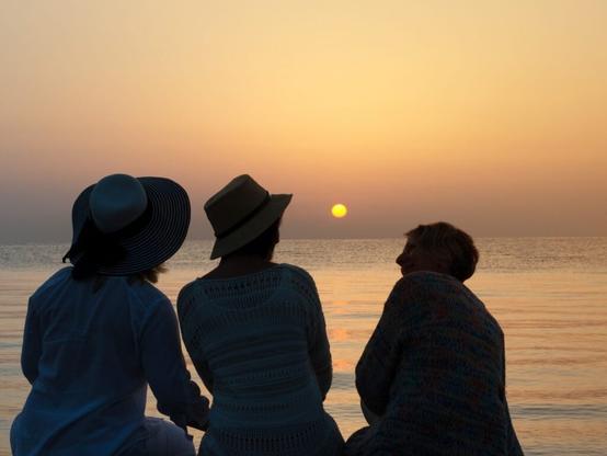 「閉経すると女じゃなくなる」は本当か? 日本の半分以上が50代過ぎなのに、まだそんな説を信じるつもり!?【美容ジャーナリスト 齋藤 薫さんと考える「閉経」】|OTONA SALONE