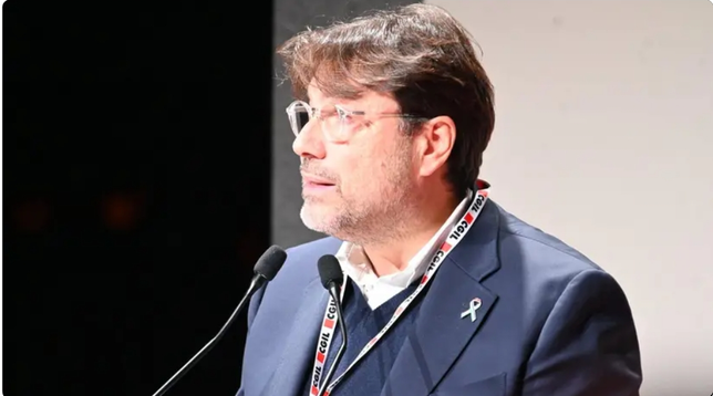 Nella fotografia, Tomaso Montanari, ospite all'Assemblea della Cgil tenutasi oggi a Firenze.