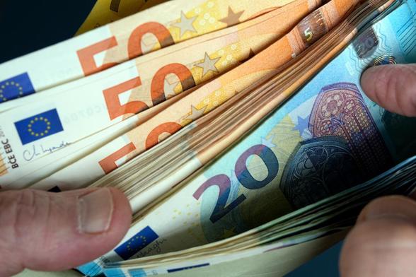 Un fajo de billetes (Getty Images)