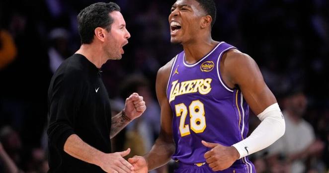 Lakers continue to rely on team building, strong bond