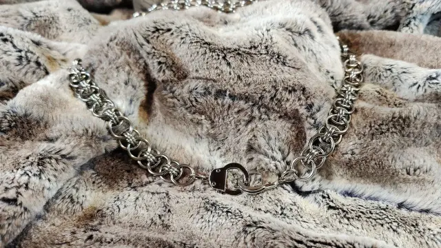 Même collier, mais montré ici à plat.