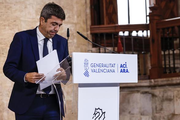 El presidente de la Generalitat valenciana, Carlos Mazón, durante la declaración en la que anunció su dimisión, el pasado 3 de noviembre.
