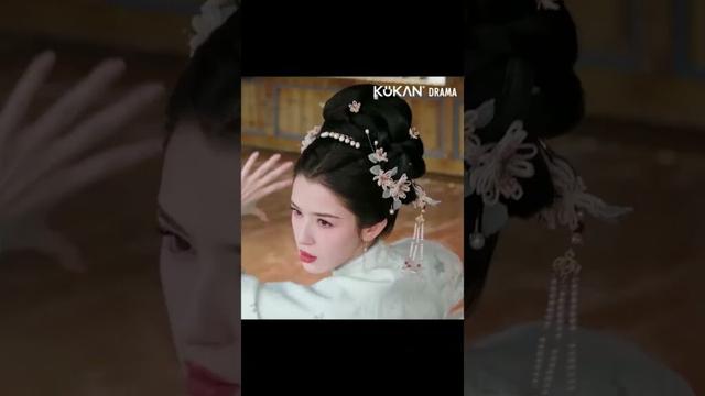 She lifted a man with her bare hands #锦月令 #HaniKyzy #哈妮克孜 #HuangJunjie #黄俊捷#shorts #MoonlitOrder