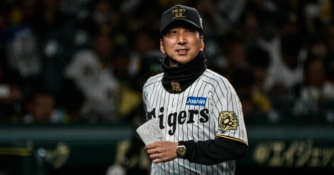 「勝っていても負けていても石井大智」阪神・藤川球児監督に手痛い教訓…日本シリーズ初采配で漏らした“昨年の小久保裕紀監督と同じ発言”の落とし穴 - プロ野球 - Number Web