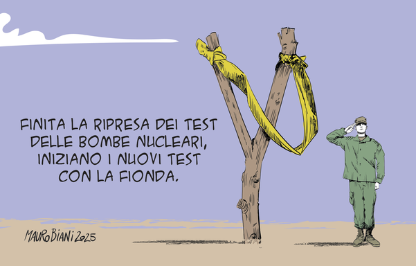 una super fionda e un soldato accanto.
finita la ripresa dei test delle bombe nucleari, 
iniziano i nuovi test con la fionda.