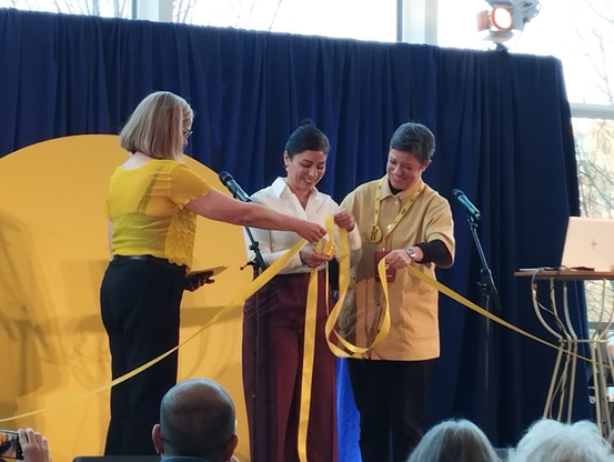 Bind samman band.
Demokrati?