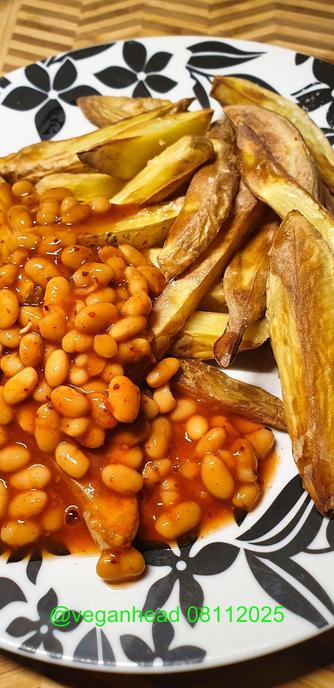 A plate with Air-fried Chips and spiced up Baked Beans and missing from photos is anamma 'VegoSchnitzel' that I ate whilst the chips were cooking