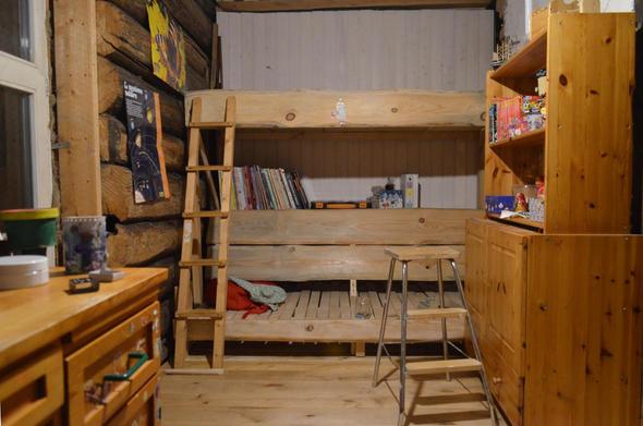 Chambre d'enfant, en bois.