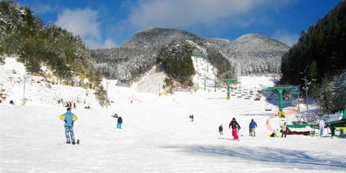 Japan ski resort seeks visitors with direct bus link with famed Dogo Onsen