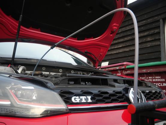 Extracting the oil from the dipstick tube