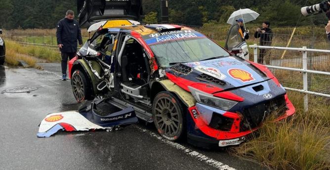 Fourmaux takes door off in Japan crash, retires from podium place – DirtFish
