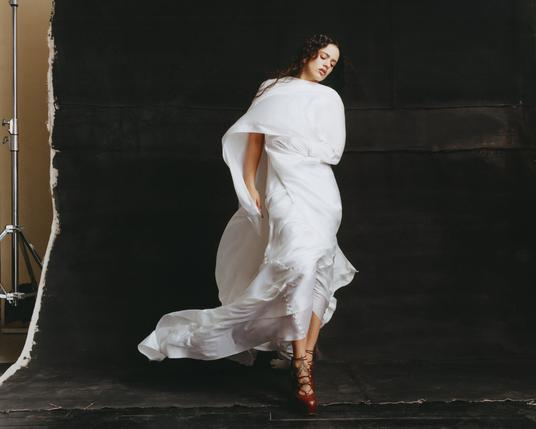 <p>Pasan unos minutos de las diez de la mañana del sábado 18 de octubre de 2025. Rosalía Vila Tobella (Sant Esteve Sesrovires, 33 años) se sienta en un sofá de una de las salas de este estudio fotográfico al norte de Madrid. Está cansada, lleva días durmiendo poco (y lo que le falta). Pero tiene unas ganas enormes de hablar de su cuarto disco, Lux, del que en este momento ya está medio mundo teorizando sin haber escuchado una nota de él —saldrá (salió) el 7 de noviembre—. <a href="https://elpais.com/icon/2025-11-06/de-rosalia-a-sirat-por-que-ya-no-podemos-disfrutar-de-algo-sin-desmenuzarlo-en-analisis-infinitos.html" rel="" target="_self" title="https://elpais.com/icon/2025-11-06/de-rosalia-a-sirat-por-que-ya-no-podemos-disfrutar-de-algo-sin-desmenuzarlo-en-analisis-infinitos.html">Un nivel de análisis abrumador, </a>que en ocasiones dice más del que lo formula que de quien es su objeto. Rosalía no es solo grande, es importante. Con todo lo que eso conlleva en la era del evento y la hipérbole.</p><p><a href="https://elpais.com/eps/2025-11-09/rosalia-habla-de-lux-no-me-atreveria-a-ponerle-palabras-a-mi-relacion-con-dios.html" target="_blank">Seguir leyendo</a></p><img alt="" height="2160" src="https://images.english.elpais.com/resizer/v2/6N3D4UIDXNFGVJR6I7TOB2ZVAY.jpg?auth=7235d93984519d897d5e68eb7c7134b44e73d0321a84625d420cfbd002e0fedf" width="2160" /><img alt="" height="2160" src="https://images.english.elpais.com/resizer/v2/AIO6AXUPYVGDFGBJRECJWYHVXQ.jpg?auth=f3b683b7ee15eb