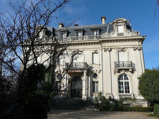 Hôtel Brou de Laurière à #Périgueux (#Dordogne) A partir de 1911, le médecin Marc Antoine de Brou de Laurière fait construire un hôtel particulier de style néo-classique. La façade sur rue est précédée d'une co...
Suite 👉 https://monumentum.fr/monument-historique/pa24000054/perigueux-hotel-brou-de-lauriere
#Patrimoine #MonumentHistorique
Photo CC-BY-SA 4.0 : Père Igor