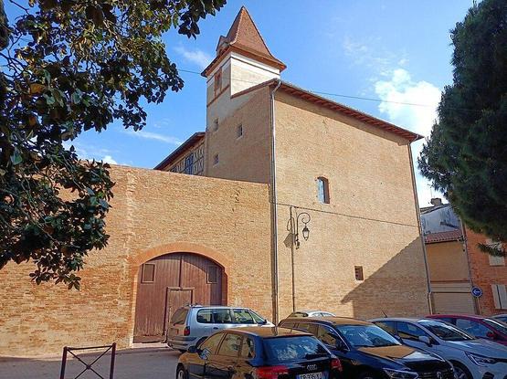 Maison Malbosc à #Auterive (#HauteGaronne) Cette vaste maison ouvre sur la rue Saint-Michel. Elle occupe l'angle nord-ouest d'un ilot de la ville haute d'Auterive (quartier Saint-Paul), urbanisé à partir du XII...
Suite 👉 https://monumentum.fr/monument-historique/pa31000125/auterive-maison-malbosc
#Patrimoine #MonumentHistorique
Photo CC-BY-SA 4.0 : Kristof