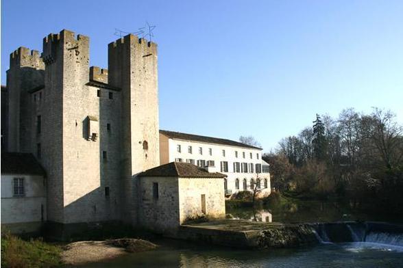 Moulin dit de Henri IV à #Barbaste (#LotEtGaronne) Voir commune de : Nérac.
Suite 👉 https://monumentum.fr/monument-historique/pa00084070/barbaste-moulin-dit-de-henri-iv
#Patrimoine #MonumentHistorique
Photo CC-BY-SA 4.0 : Maurice Monnier