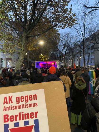 Kundgebung und Plakat des AK gegen Antisemitismus in der VVN-BdA Berlin