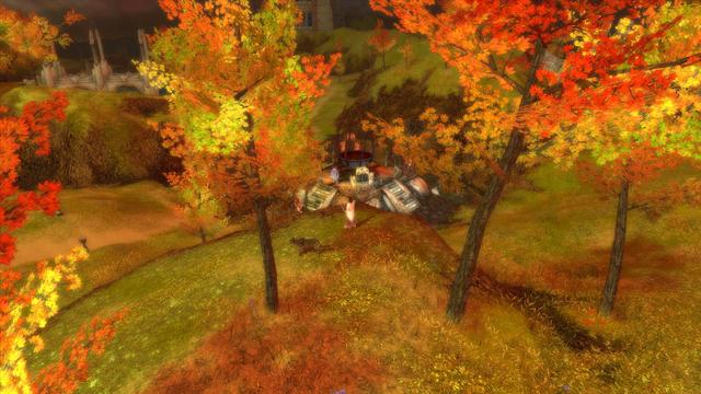 Capture d'écran de Guild Wars Prophecies, durant la partie tutorial, se déroulant avant le jeu
Le personnage joueur, avec un arc et son familier félin, sont sur une colonne entourés d'arbres avec un feuillage multicolore
En contrebas, une sorte de temple gardé par les ennemis du jeu, les Charrs, une race mi chat, mi vache