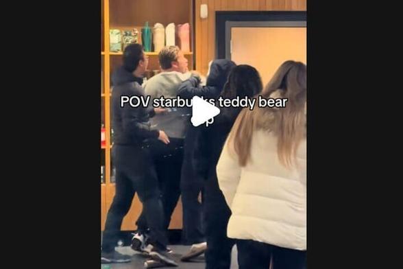 【動画】スタバ限定グッズを求めて中年男性と若い女性の「喧嘩が勃発」動画...「男性客が購入の列に割り込み」 - ニューズウィーク日本版 オフィシャルサイト