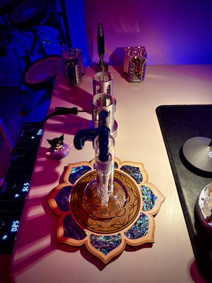 picture of aluminum vape furniture in cool lighting