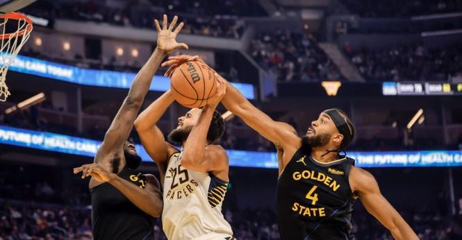 Warriors figure it out late, crush short-handed Pacers