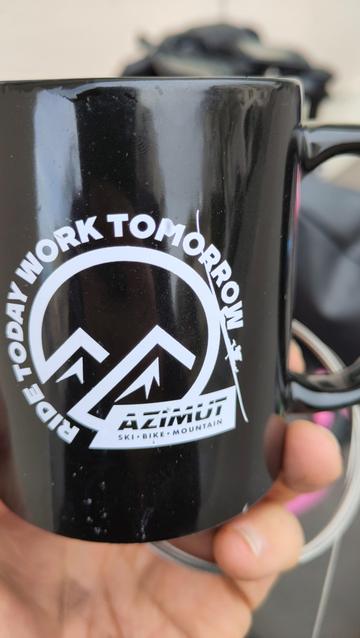 Mug noir avec écrit dessus "ride today, Work tomorrow"