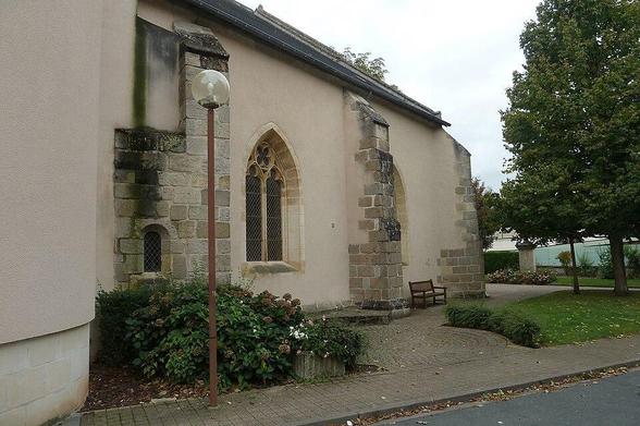 Ancien couvent des Carmes à #LaChâtre (#Indre) Construction XVIe siècle. Parties anciennes annexées à la mairie, y compris le plafond à caissons peints du XVIe siècle situé dans l'ancienne chapelle (cad. AC 185...
Suite 👉 https://monumentum.fr/monument-historique/pa00097310/la-chatre-ancien-couvent-des-carmes
#Patrimoine #MonumentHistorique
Photo CC-BY-SA 4.0 : Piclgran