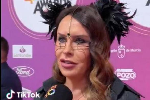 La actriz Karla SofĂa GascĂłn en LOS40 Music Awards Santander 2025 (@los40spain)